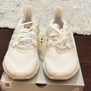 Adidas UltraBoost 22 All-White Running Shoes.  SZ 11.
